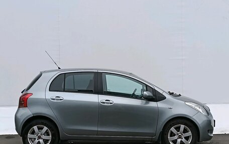 Toyota Yaris III рестайлинг, 2007 год, 575 000 рублей, 4 фотография