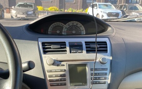 Toyota Yaris III рестайлинг, 2008 год, 650 000 рублей, 11 фотография