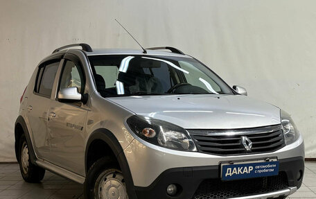 Renault Sandero I, 2013 год, 380 000 рублей, 2 фотография
