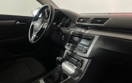 Volkswagen Passat B7, 2011 год, 990 000 рублей, 13 фотография
