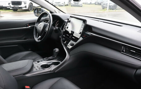Toyota Camry, 2021 год, 3 280 000 рублей, 10 фотография