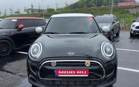 MINI Hatch, 2022 год, 1 950 000 рублей, 2 фотография