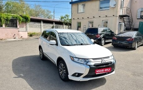Mitsubishi Outlander III рестайлинг 3, 2020 год, 2 340 000 рублей, 1 фотография