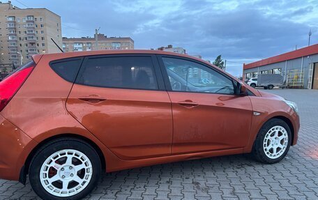 Hyundai Solaris II рестайлинг, 2015 год, 990 000 рублей, 5 фотография