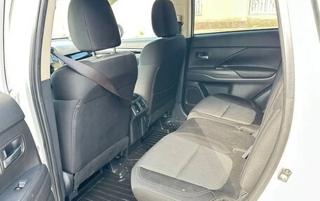 Mitsubishi Outlander III рестайлинг 3, 2020 год, 2 340 000 рублей, 5 фотография
