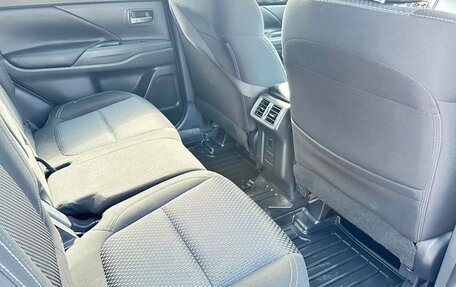 Mitsubishi Outlander III рестайлинг 3, 2020 год, 2 340 000 рублей, 9 фотография