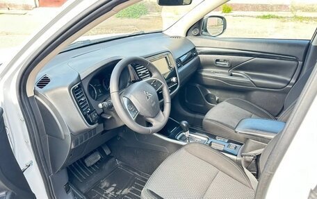 Mitsubishi Outlander III рестайлинг 3, 2020 год, 2 340 000 рублей, 3 фотография