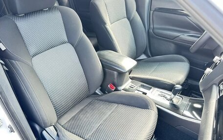 Mitsubishi Outlander III рестайлинг 3, 2020 год, 2 340 000 рублей, 8 фотография