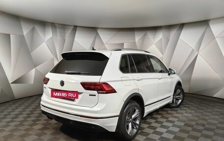 Volkswagen Tiguan II, 2018 год, 2 760 000 рублей, 2 фотография