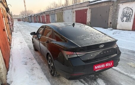 Hyundai Elantra, 2023 год, 1 600 000 рублей, 2 фотография