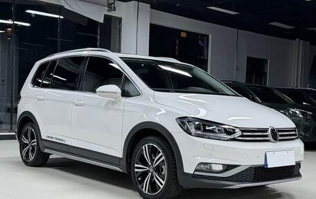 Volkswagen Touran III, 2023 год, 2 615 000 рублей, 3 фотография