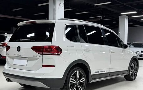 Volkswagen Touran III, 2023 год, 2 615 000 рублей, 7 фотография