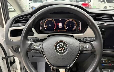 Volkswagen Touran III, 2023 год, 2 615 000 рублей, 13 фотография