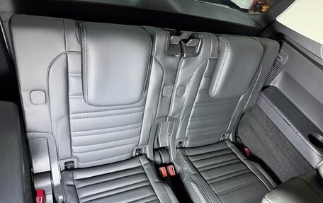 Volkswagen Touran III, 2023 год, 2 615 000 рублей, 4 фотография