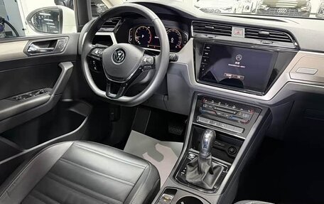 Volkswagen Touran III, 2023 год, 2 615 000 рублей, 12 фотография