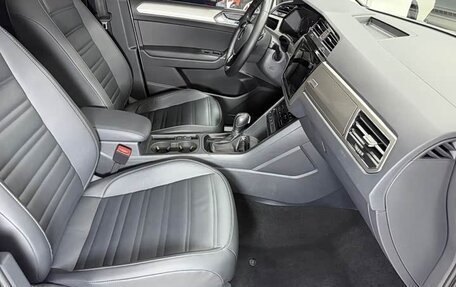 Volkswagen Touran III, 2023 год, 2 615 000 рублей, 17 фотография
