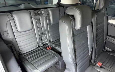 Volkswagen Touran III, 2023 год, 2 615 000 рублей, 22 фотография