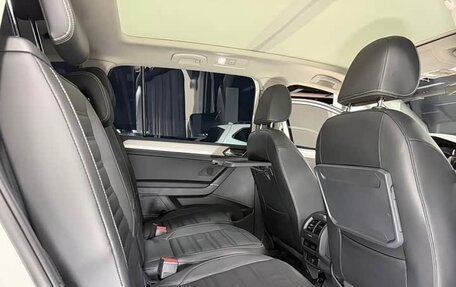 Volkswagen Touran III, 2023 год, 2 615 000 рублей, 20 фотография