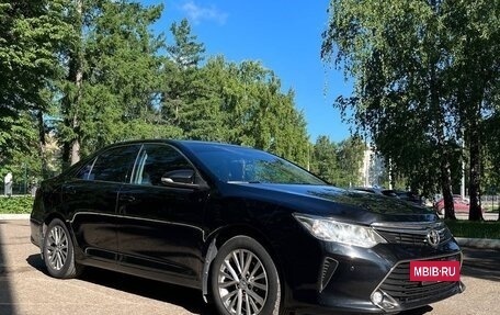 Toyota Camry, 2017 год, 1 890 000 рублей, 2 фотография