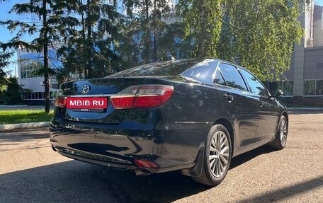 Toyota Camry, 2017 год, 1 890 000 рублей, 4 фотография