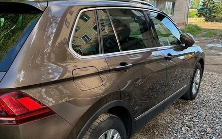 Volkswagen Tiguan II, 2017 год, 2 300 000 рублей, 2 фотография