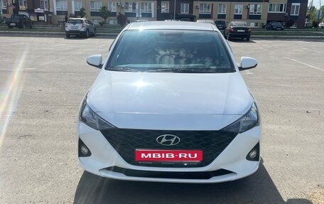 Hyundai Solaris II рестайлинг, 2021 год, 1 700 000 рублей, 1 фотография