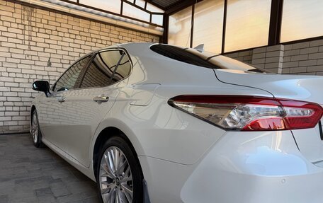 Toyota Camry, 2019 год, 3 550 000 рублей, 10 фотография