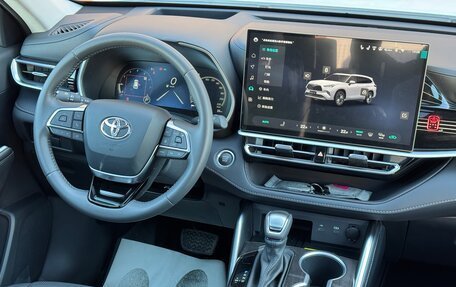 Toyota Highlander, 2026 год, 4 990 000 рублей, 13 фотография
