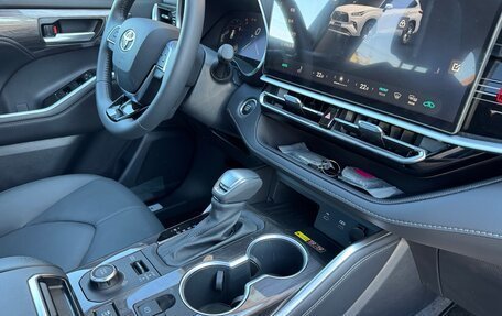 Toyota Highlander, 2026 год, 4 990 000 рублей, 24 фотография