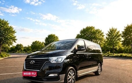 Hyundai H-1 II рестайлинг, 2019 год, 3 290 000 рублей, 2 фотография