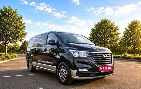 Hyundai H-1 II рестайлинг, 2019 год, 3 290 000 рублей, 8 фотография