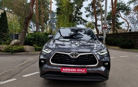 Toyota Highlander, 2020 год, 5 300 000 рублей, 1 фотография