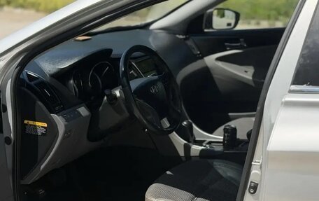 Hyundai Sonata VI, 2010 год, 750 000 рублей, 7 фотография