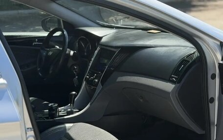 Hyundai Sonata VI, 2010 год, 750 000 рублей, 8 фотография