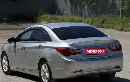Hyundai Sonata VI, 2010 год, 750 000 рублей, 6 фотография