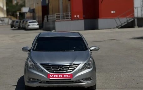 Hyundai Sonata VI, 2010 год, 750 000 рублей, 2 фотография