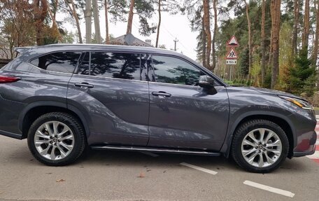 Toyota Highlander, 2020 год, 5 300 000 рублей, 3 фотография