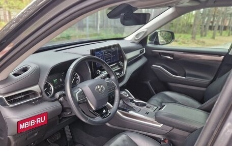 Toyota Highlander, 2020 год, 5 300 000 рублей, 4 фотография