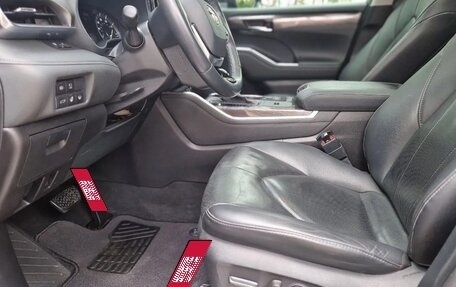 Toyota Highlander, 2020 год, 5 300 000 рублей, 6 фотография