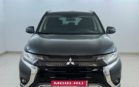 Mitsubishi Outlander III рестайлинг 3, 2021 год, 2 970 000 рублей, 2 фотография