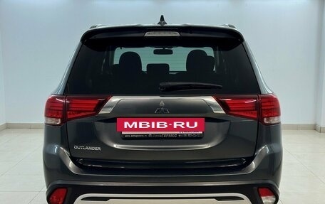 Mitsubishi Outlander III рестайлинг 3, 2021 год, 2 970 000 рублей, 3 фотография