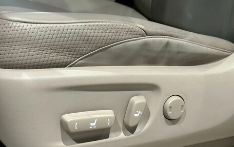 Toyota Land Cruiser Prado 150 рестайлинг 2, 2013 год, 3 350 000 рублей, 13 фотография