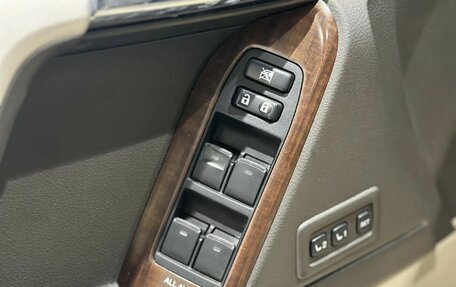 Toyota Land Cruiser Prado 150 рестайлинг 2, 2013 год, 3 350 000 рублей, 11 фотография