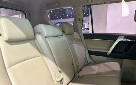 Toyota Land Cruiser Prado 150 рестайлинг 2, 2013 год, 3 350 000 рублей, 23 фотография