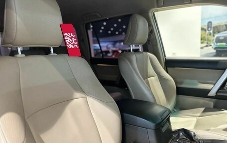 Toyota Land Cruiser Prado 150 рестайлинг 2, 2013 год, 3 350 000 рублей, 22 фотография