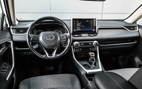 Toyota RAV4, 2020 год, 3 179 000 рублей, 6 фотография