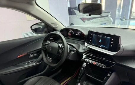 Peugeot 2008 II, 2022 год, 1 380 000 рублей, 9 фотография