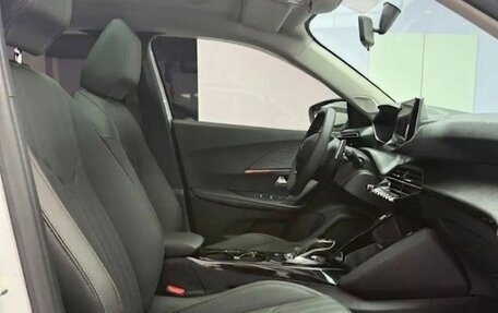 Peugeot 2008 II, 2022 год, 1 380 000 рублей, 10 фотография