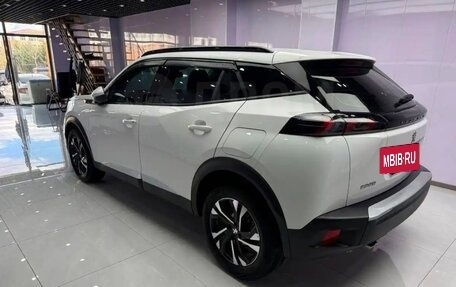Peugeot 2008 II, 2022 год, 1 380 000 рублей, 6 фотография