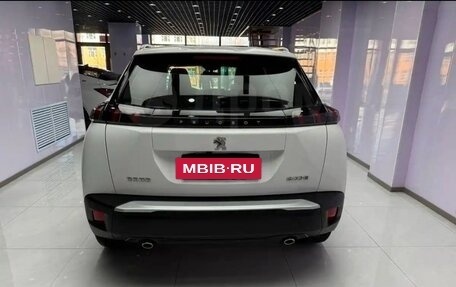 Peugeot 2008 II, 2022 год, 1 380 000 рублей, 5 фотография